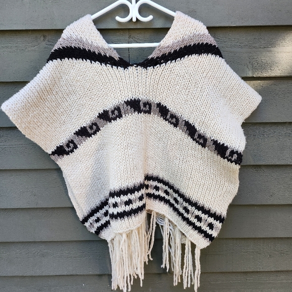Vintage Knit Poncho - Picture 4 of 5
